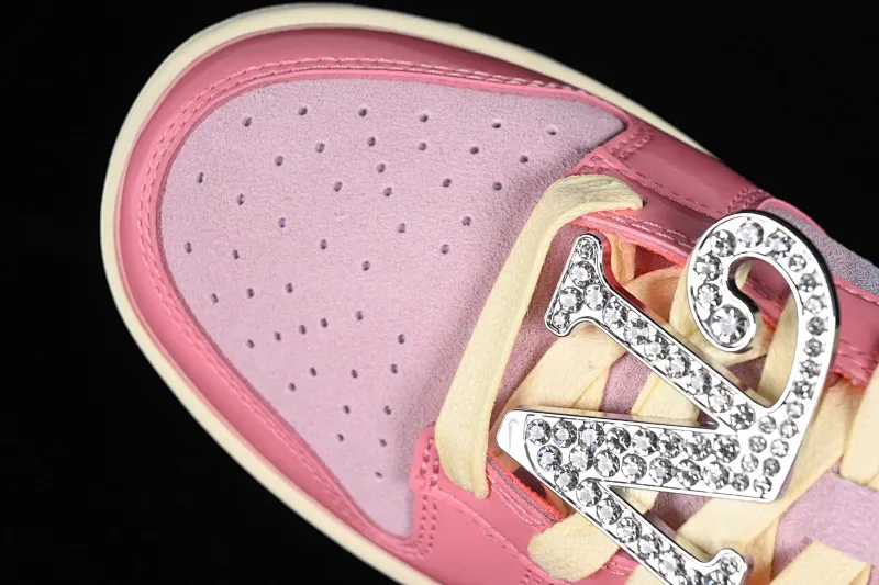 All categories Nk SB Dunk series Nk SB Dunk Low low-top sneakers M version pure original Nk Dunk Low "Barbie" Barbie SB low-top sports and leisure sneakers FN8927-621